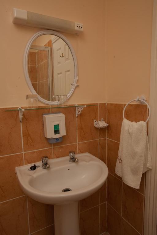 Brassil Bed And Breakfast Беллихейг Номер фото